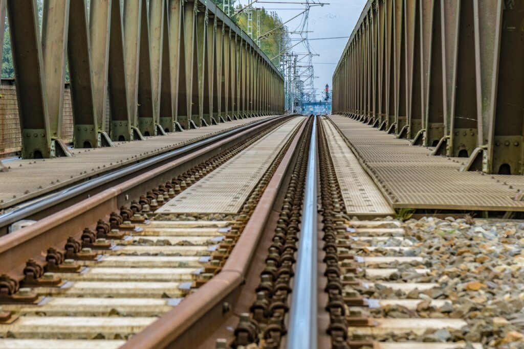 Photo by Hinrich Oltmanns: https://www.pexels.com/photo/train-railway-bridge-218136/