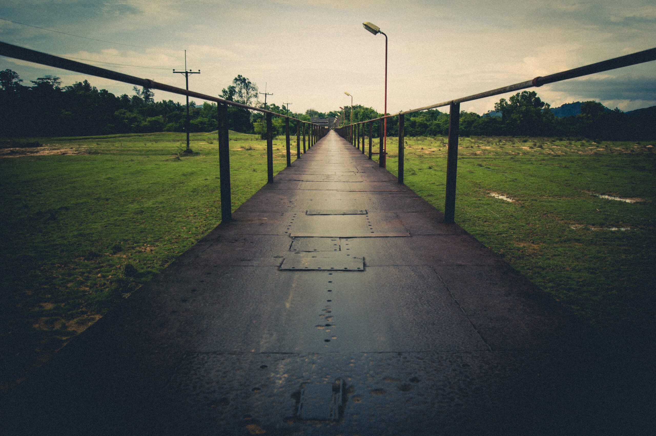 Photo by suzukii xingfu: https://www.pexels.com/photo/gray-bridge-239517/